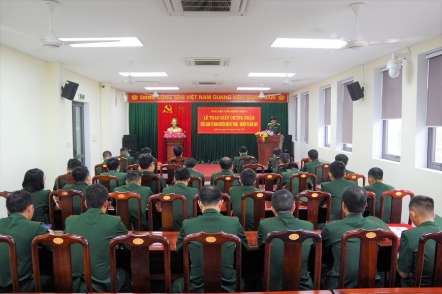 Cục Hậu cần Quân khu 4: Trao Giấy chứng nhận chức danh sĩ quan chuyên môn, kỹ thuật, nghiệp vụ năm 2023